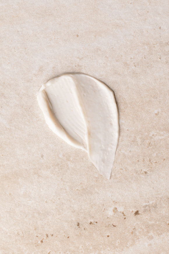 texture de la crème capillaire régénérante LAO Care à la protéine de caméline Chanvr'eel