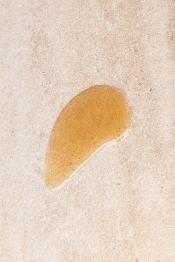 Texture du shampoing régénérant bio LAO Care à la protéine de caméline Chanvr'eel