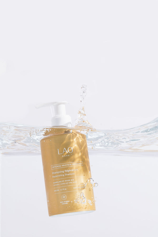 Shampoing régénérant bio LAO Care à la protéine de caméline Chanvr'eel dans l'eau
