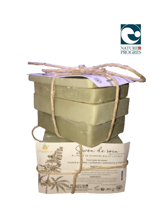 chutes de savon bio à base d'huile de chanvre, idéales pour une utilisation zéro déchet.